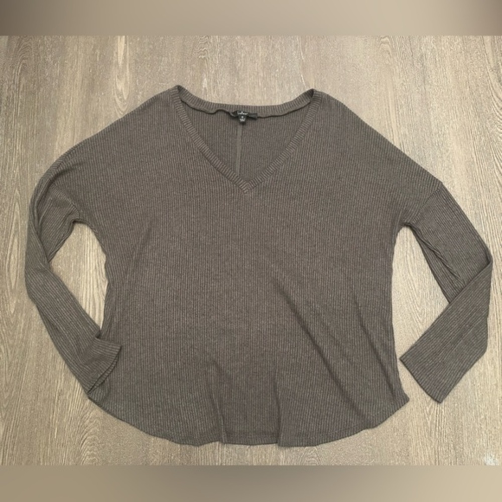 LULUS OLIVE / CHARCOAL RIBBED V NECK LONG SLEEVE BASIC - Size Medium SKU:520